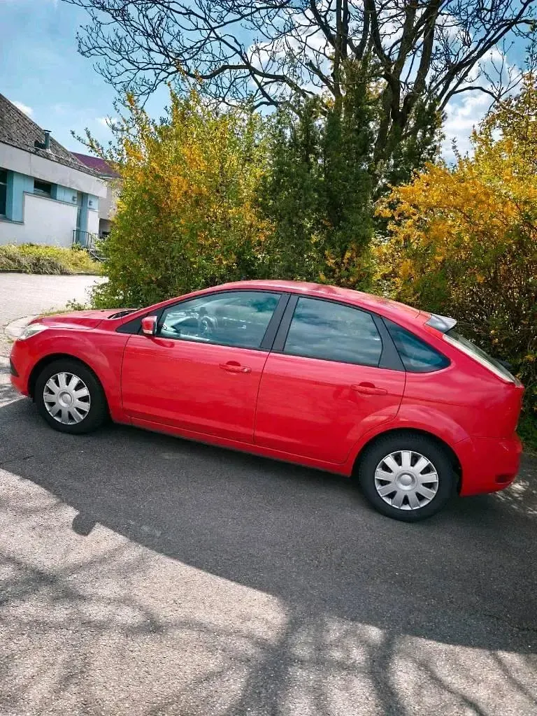 Gebraucht Ford Focus 80 PS (58 kW) 2009 Rot Limousine