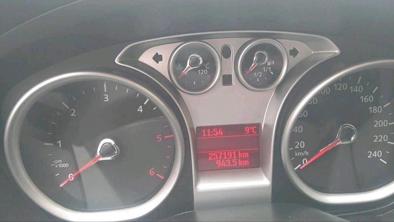 Gebraucht Ford Focus 110 PS (80 kW) 2008 Silber Kombi