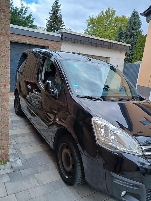 Second-hand Citroën Berlingo SELECTION 98 CP (72 kW) 2017 Negru Monovolum