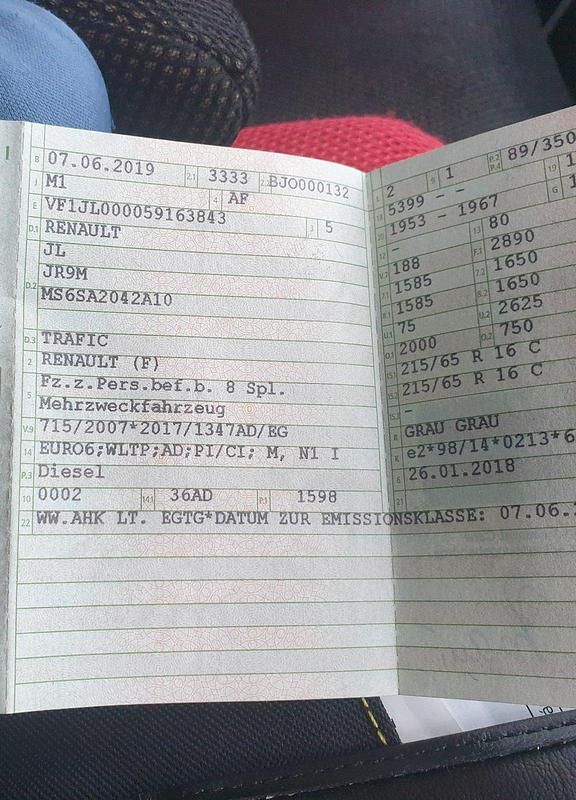 Grau Gebraucht 2019 Renault Trafic Van / Kleinbus | 18.000 € - Bild 1/4