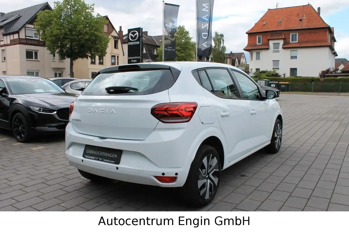 Occasion Dacia Sandero Expression 91 ch (66 kW) 2024 Blanc Berline