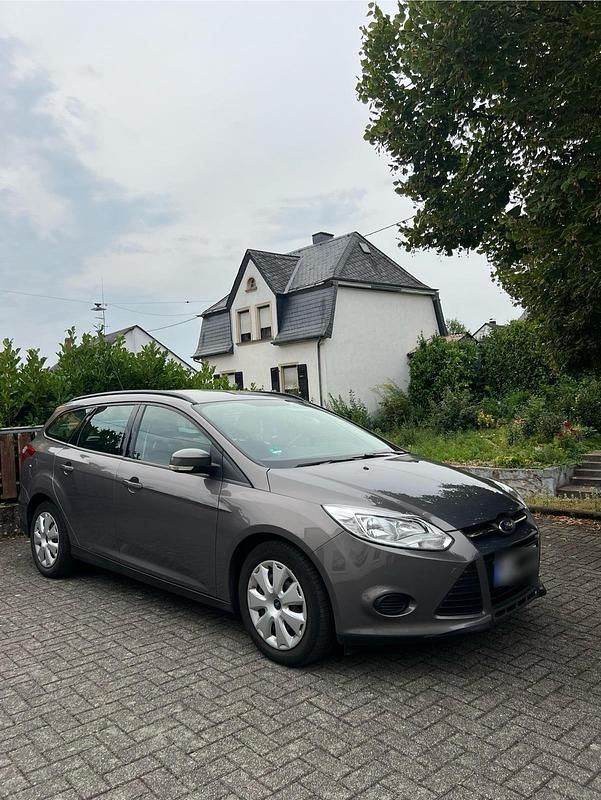 Gebraucht Ford Focus 100 PS (73 kW) 2013 Braun Kombi