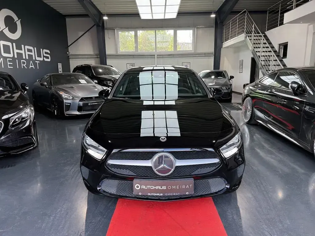 Gebraucht Mercedes A180 116 PS (85 kW) 2021 Schwarz Limousine