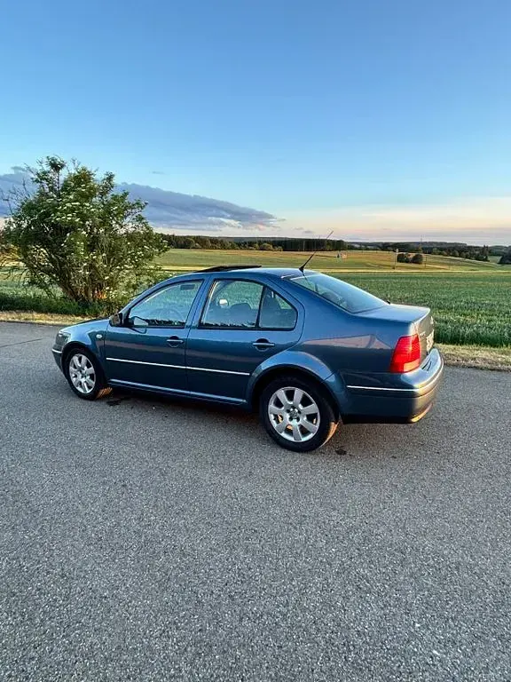 Gebraucht VW Bora Pacific 105 PS (77 kW) 2003 Blau Limousine