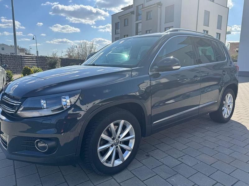Gebraucht VW Tiguan LOUNGE 125 PS (91 kW) 2015 Grau SUV