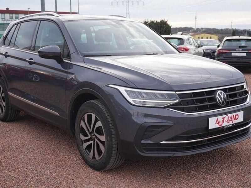 Gebraucht VW Tiguan 150 PS (110 kW) 2023 Grau SUV