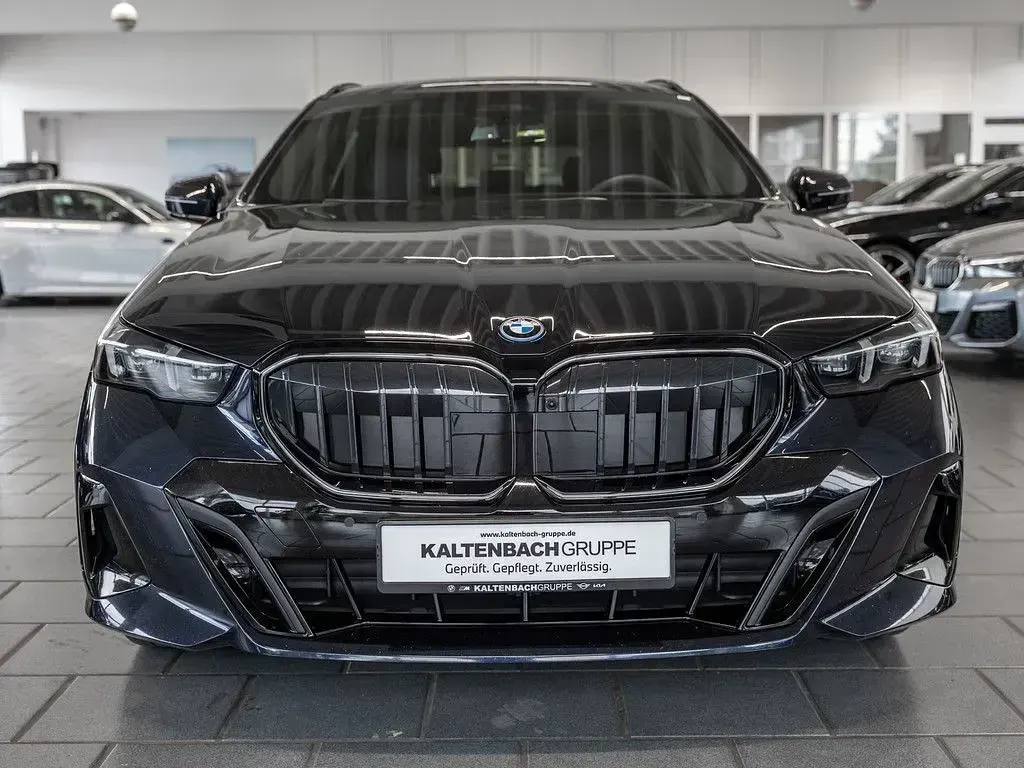 Gebraucht BMW 550e M Sport 489 PS (359 kW) 2026 Schwarz Kombi