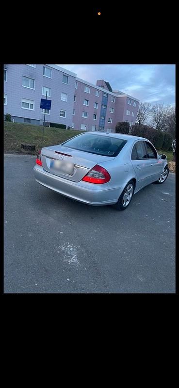Gebraucht Mercedes E300 Avantgarde 211 PS (155 kW) 2009 Silber Limousine