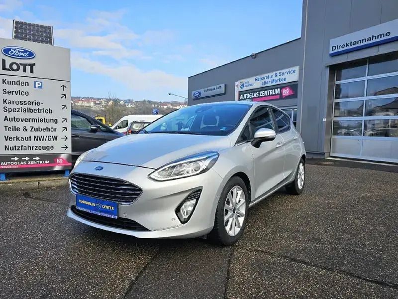 Silber Gebraucht 2018 Ford Fiesta Titanium Kleinwagen | 14.990 € (Fairer Preis) - Bild 1/4