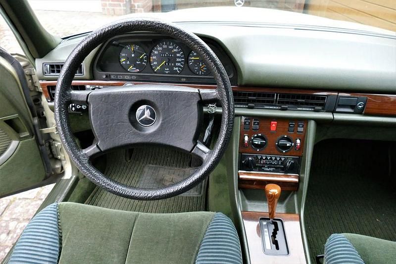 Gebraucht Mercedes E280 185 PS (136 kW) 1983 Grün Limousine