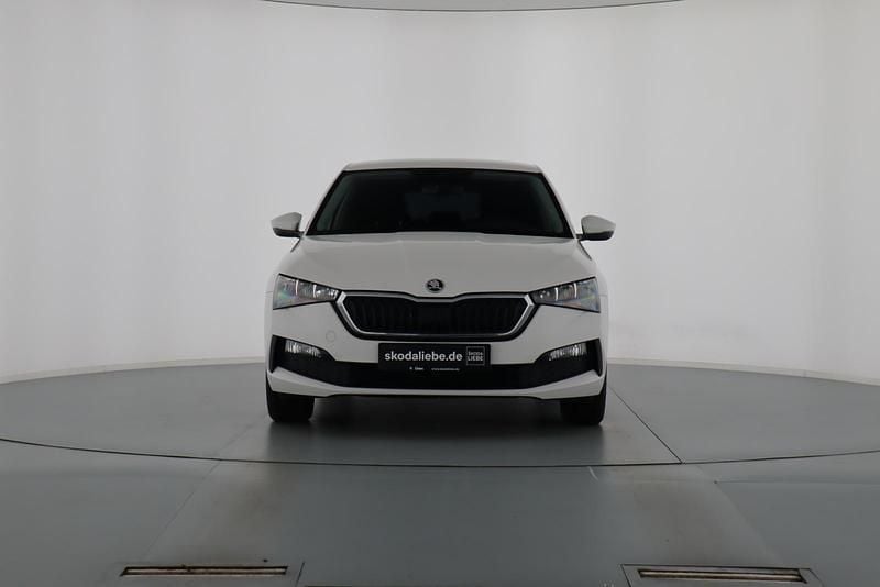 Gebraucht Skoda Scala Cool Plus 95 PS (69 kW) 2022 Candyweiss Kleinwagen