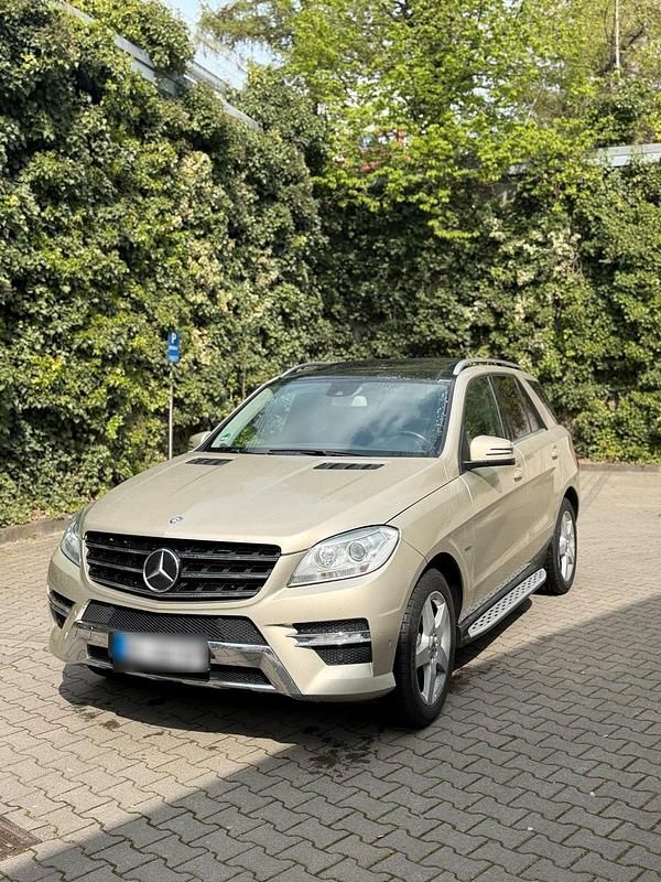 Gebraucht Mercedes ML350 242 PS (177 kW) 2012 Gold SUV