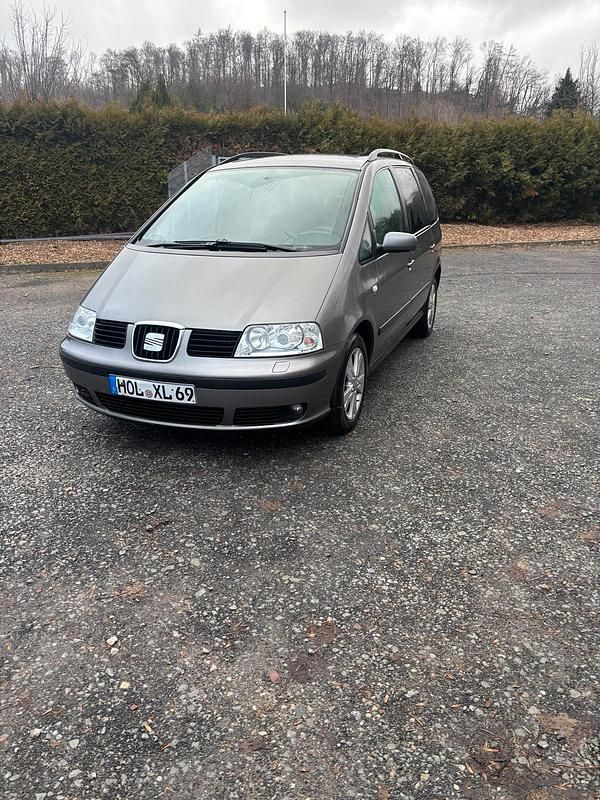 Grau Gebraucht 2006 Seat Alhambra Van / Kleinbus | 2.399 € (Guter Preis) - Bild 1/4