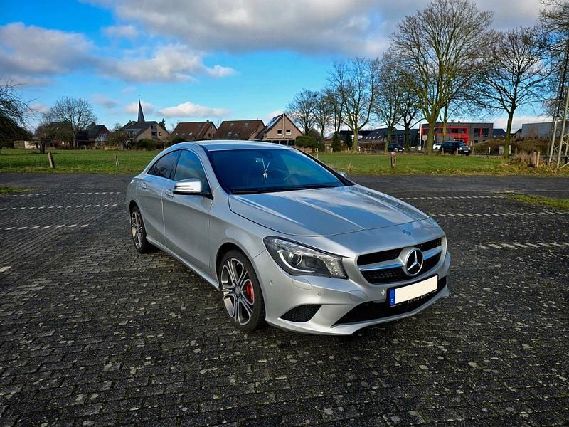 Gebraucht Mercedes CLA200 156 PS (114 kW) 2016 Silber Coupé