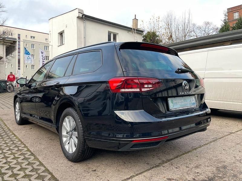 Gebraucht VW Passat Business 122 PS (89 kW) 2022 Schwarz Kombi