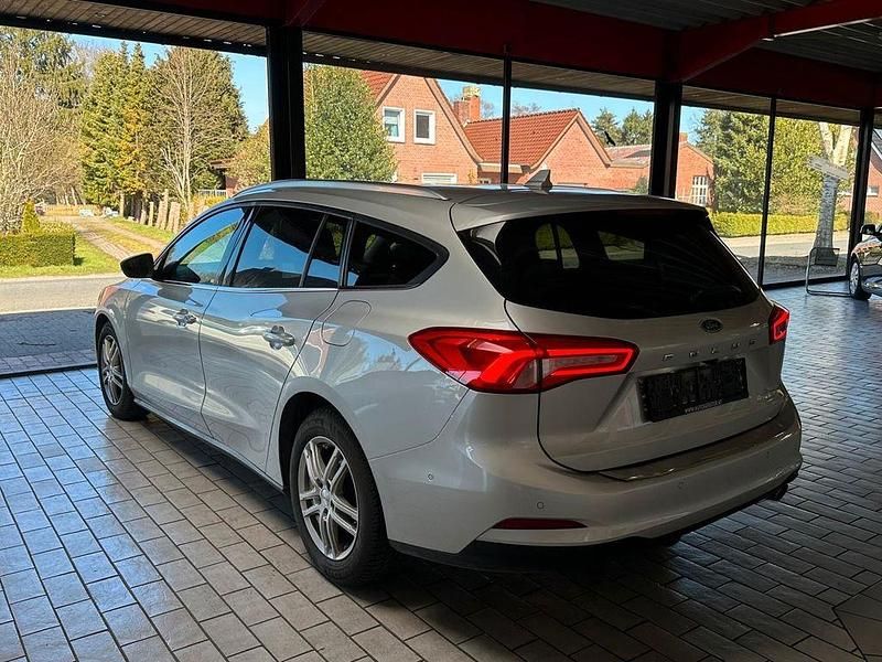 Gebraucht Ford Focus Titanium 120 PS (88 kW) 2019 Silber Limousine