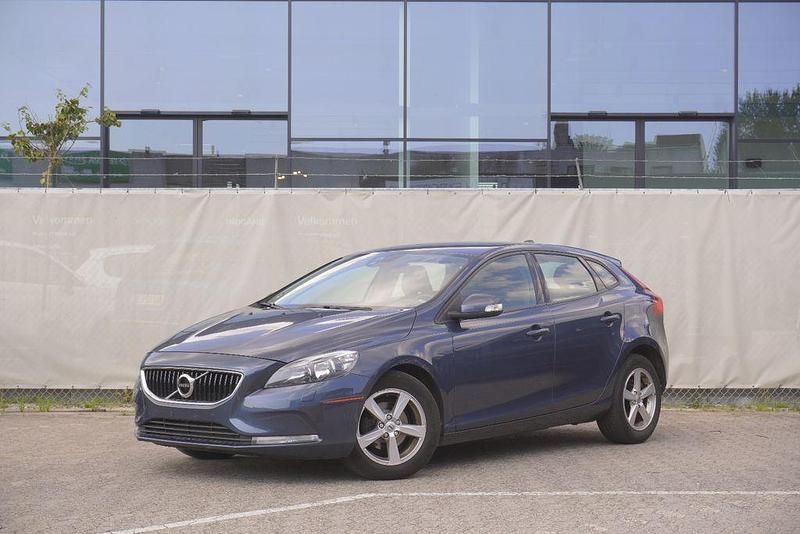 Blau Gebraucht 2017 Volvo V40 Kinetic Kombi | 7.000 € (Guter Preis) - Bild 1/4