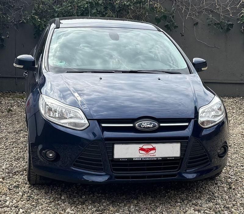Gebraucht Ford Focus Trend 125 PS (91 kW) 2011 Blau Limousine