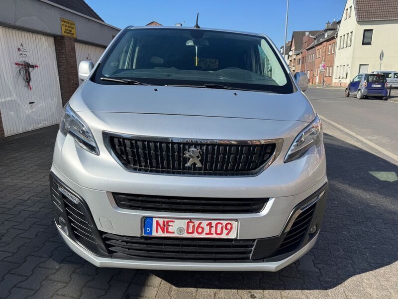 Gebraucht Peugeot Traveller 120 PS (88 kW) 2018 Silber Van / Kleinbus