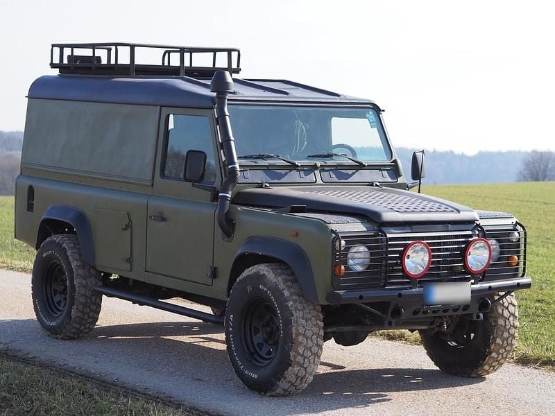 Gebraucht Land Rover Defender 112 PS (82 kW) 1998 Grün SUV