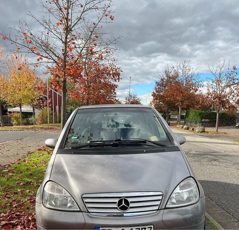 Grau Gebraucht 1998 Mercedes A160 Avantgarde Kleinwagen | 2.099 € (Fairer Preis) - Bild 1/4