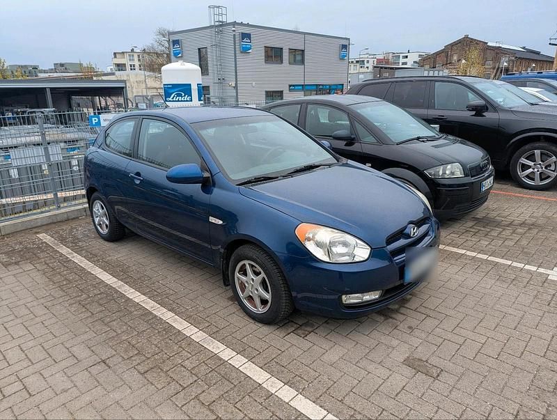 Gebraucht Hyundai Accent 97 PS (71 kW) 2007 Blau Kleinwagen