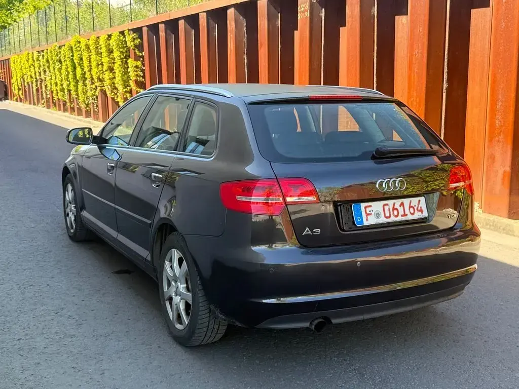Second-hand Audi A3 Attraction 140 CP (102 kW) 2012 Negru Hatchback