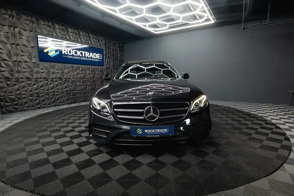 Gebraucht Mercedes E350 AMG 258 PS (189 kW) 2018 Schwarz Limousine