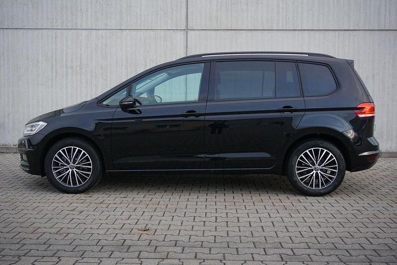 Neu VW Touran 150 PS (110 kW) 2026 Grenadillschwarz metallic Van / Kleinbus