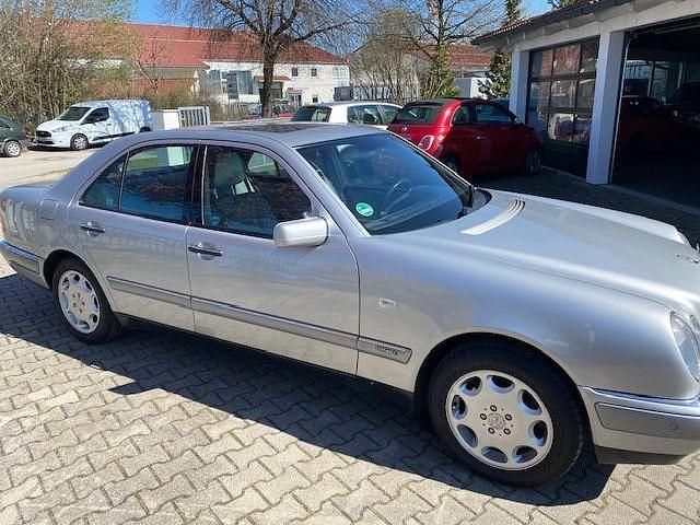 Gebraucht Mercedes E320 Elegance 224 PS (164 kW) 1997 Silber Limousine