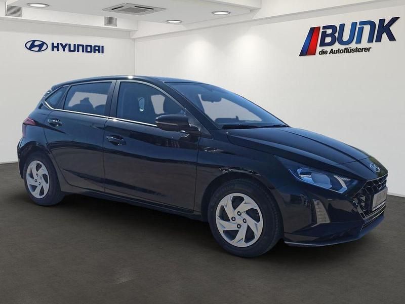 Neu Hyundai i20 Select 101 PS (74 kW) 2025 Phantom black Limousine