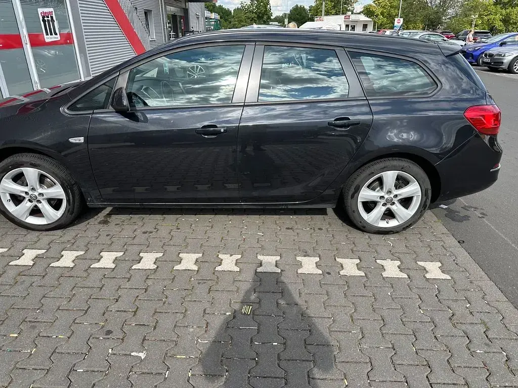 Gebraucht Opel Astra Edition 120 PS (88 kW) 2015 Schwarz Kombi