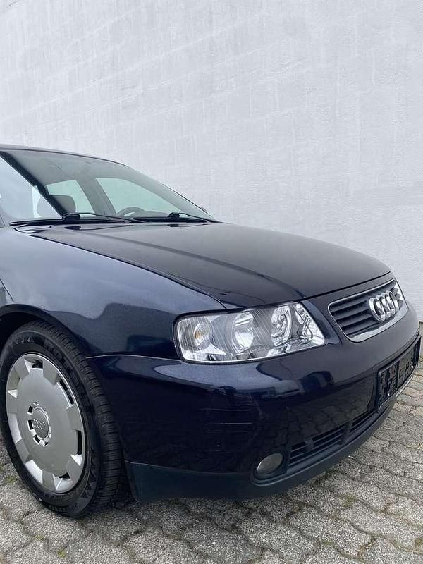 Gebraucht Audi A3 Attraction 102 PS (75 kW) 2001 Dunkelblau Limousine