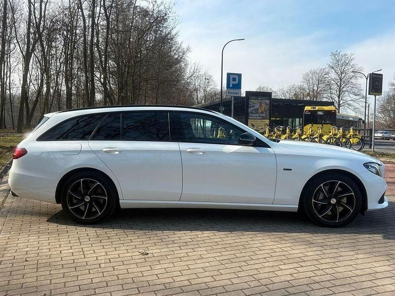 Gebraucht Mercedes E300 306 PS (225 kW) 2020 Weiß Limousine