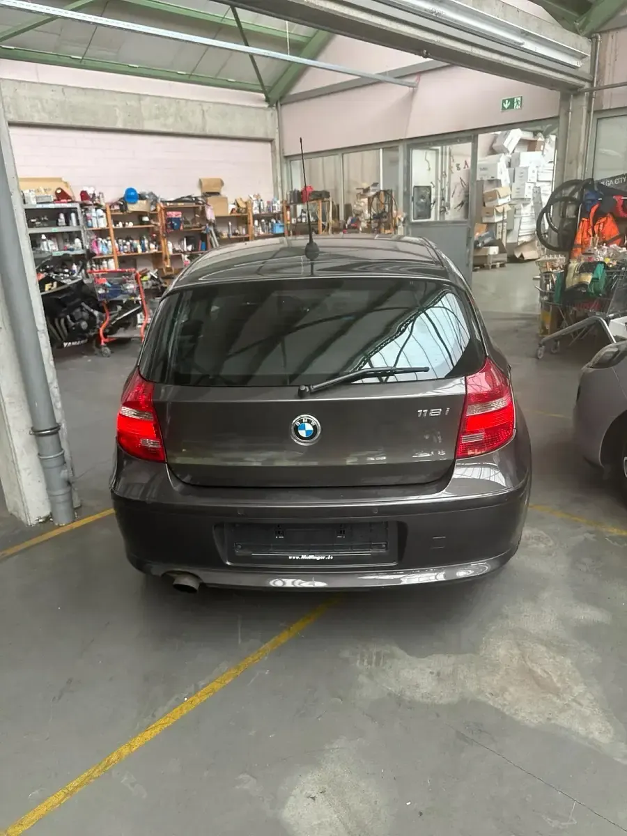 Gebraucht BMW 118 141 PS (103 kW) 2009 Grau Kleinwagen