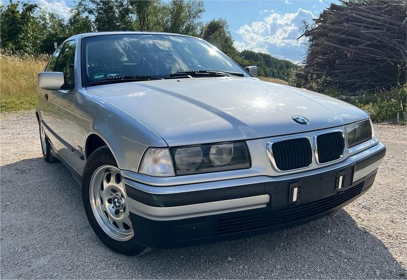 Silber Gebraucht 1999 BMW 316 Compact Kleinwagen | 2.500 € (Fairer Preis) - Bild 1/4