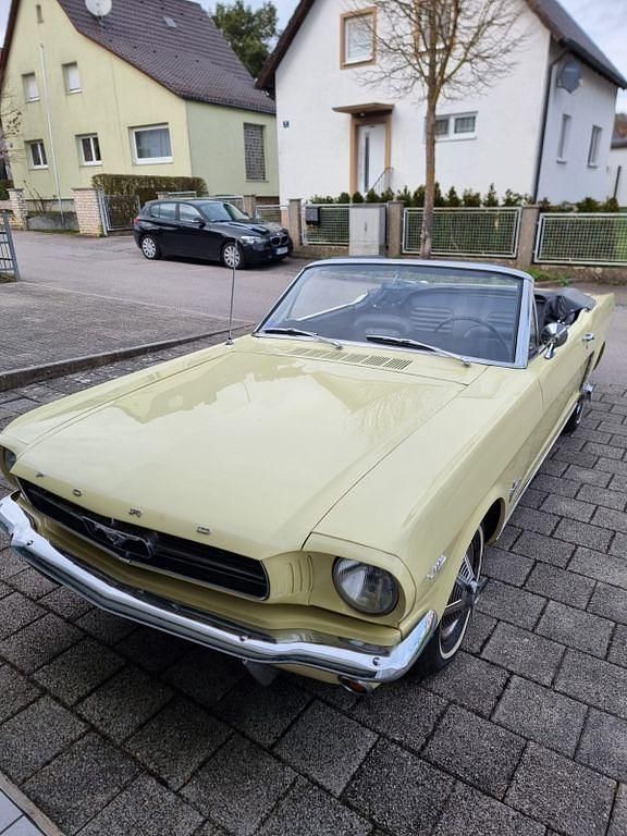 Gelb Gebraucht 1965 Ford Mustang Cabrio | 49.500 € - Bild 1/4