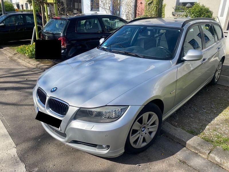 Gebraucht BMW 318 143 PS (105 kW) 2011 Silber Kombi