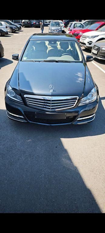 Schwarz Gebraucht 2012 Mercedes C200 Limousine | 12.500 € (Fairer Preis) - Bild 1/4