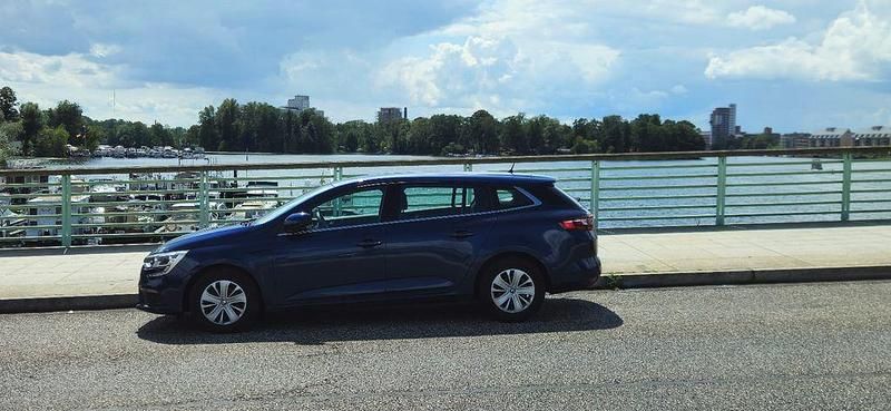 Blau Gebraucht 2020 Renault Mégane IV Life Limousine | 12.990 € (Superpreis) - Bild 1/4