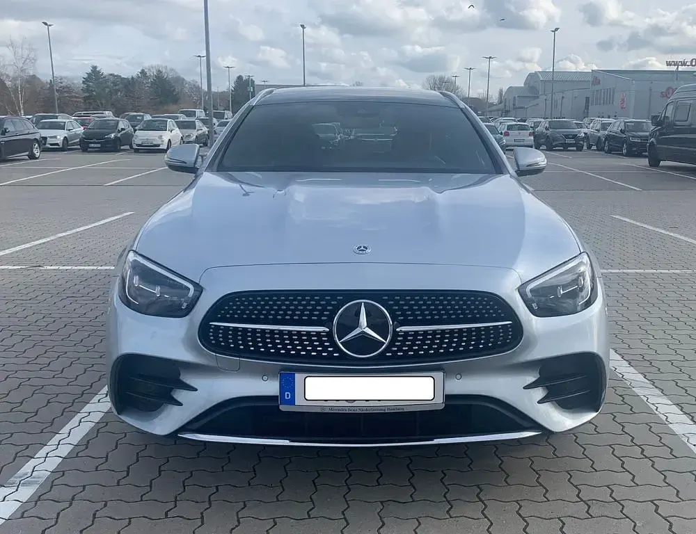 Gebraucht Mercedes E200 AMG 197 PS (144 kW) 2022 Silber Limousine