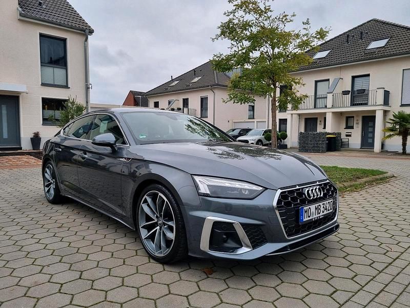 Grau Gebraucht 2021 Audi A5 Sportback S-Line Limousine | 35.500 € (Fairer Preis) - Bild 1/4