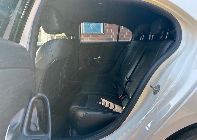 Gebraucht Mercedes A180 116 PS (85 kW) 2019 Weiß Kleinwagen