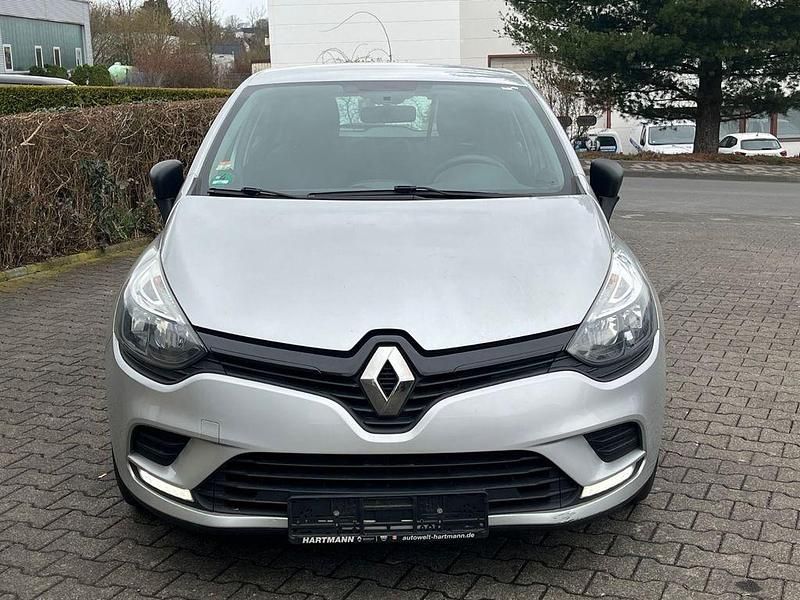Gebraucht Renault Clio IV Life 75 PS (55 kW) 2017 Silber Limousine