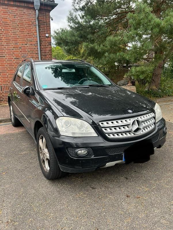 Schwarz Gebraucht 2006 Mercedes ML320 SUV | 6.000 € - Bild 1/4