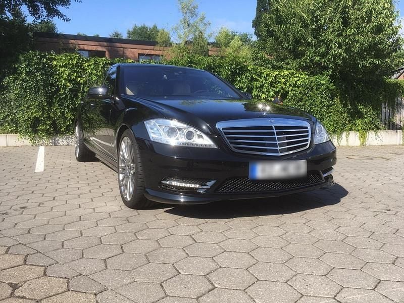 Używany Mercedes S500 388 KM (285 kW) 2009 Czarny Sedan/Limuzyna