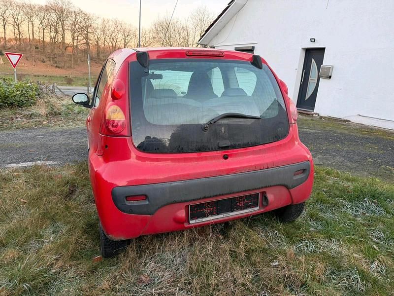 Gebraucht Peugeot 107 67 PS (49 kW) 2007 Rot Kleinwagen