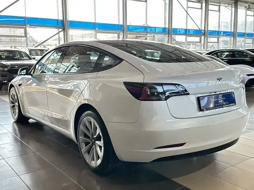Gebraucht Tesla Model 3 RWD 239 kW (325 PS) 2022 Weiã Limousine