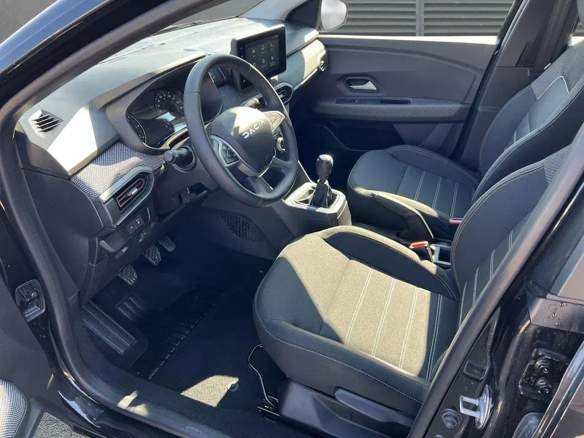 Neu Dacia Sandero Expression 101 PS (74 kW) 2026 Perlmuttschwarz SUV
