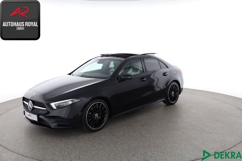 Schwarz (metallic) Gebraucht 2019 Mercedes A250 AMG Limousine | 29.740 € (Etwas zu teuer) - Bild 1/4